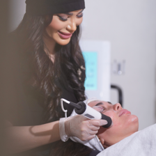 فیشیالیست و درمانگر پوست نفیسه نیک حسینی