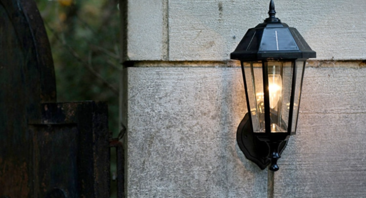 چراغ دیواری